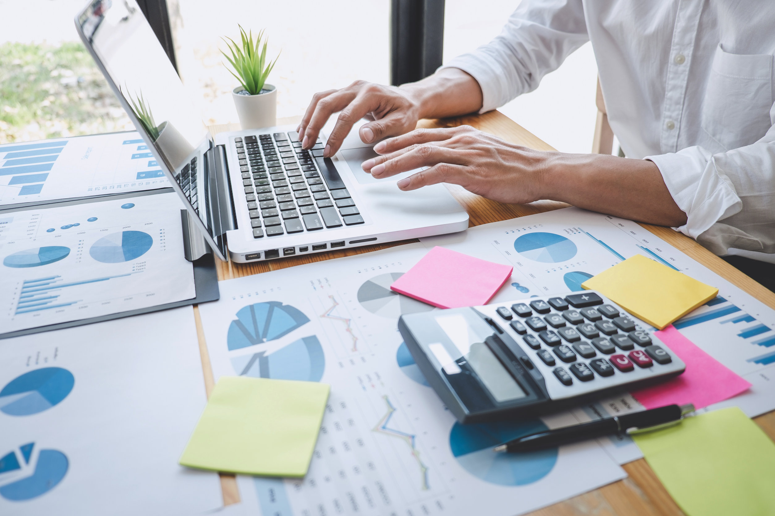 Businesses in Vietnam should outsource accounting service when facing time-sensitive tasks, inconsistent workloads, or to ensure accuracy and legal compliance.